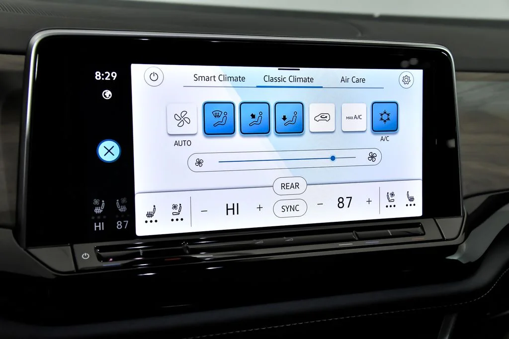 New 2026 Silver Volkswagen SE w/Technology image 12