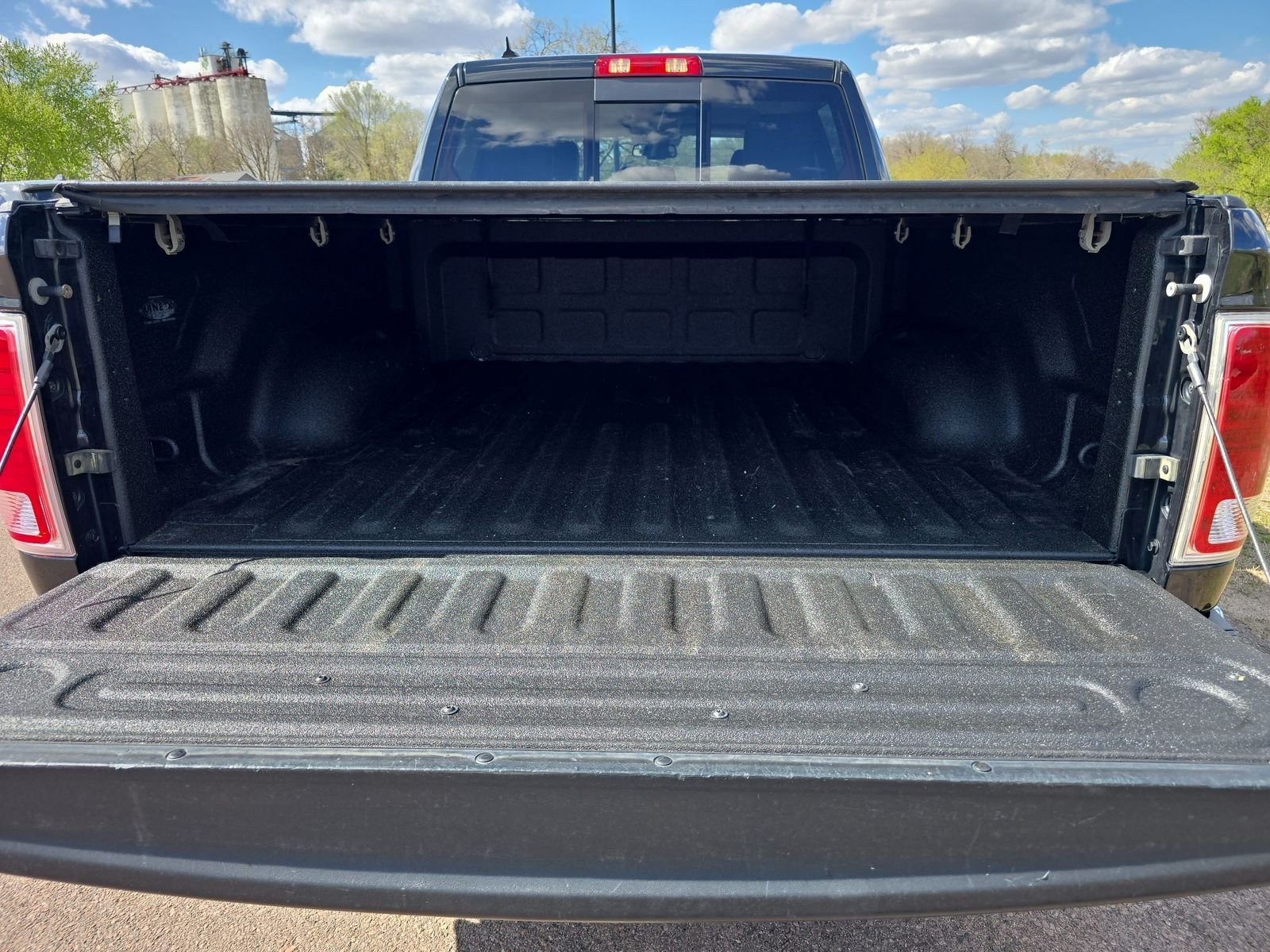 Used 2016 Brilliant Black Crystal Pearlcoat Ram Laramie image 6