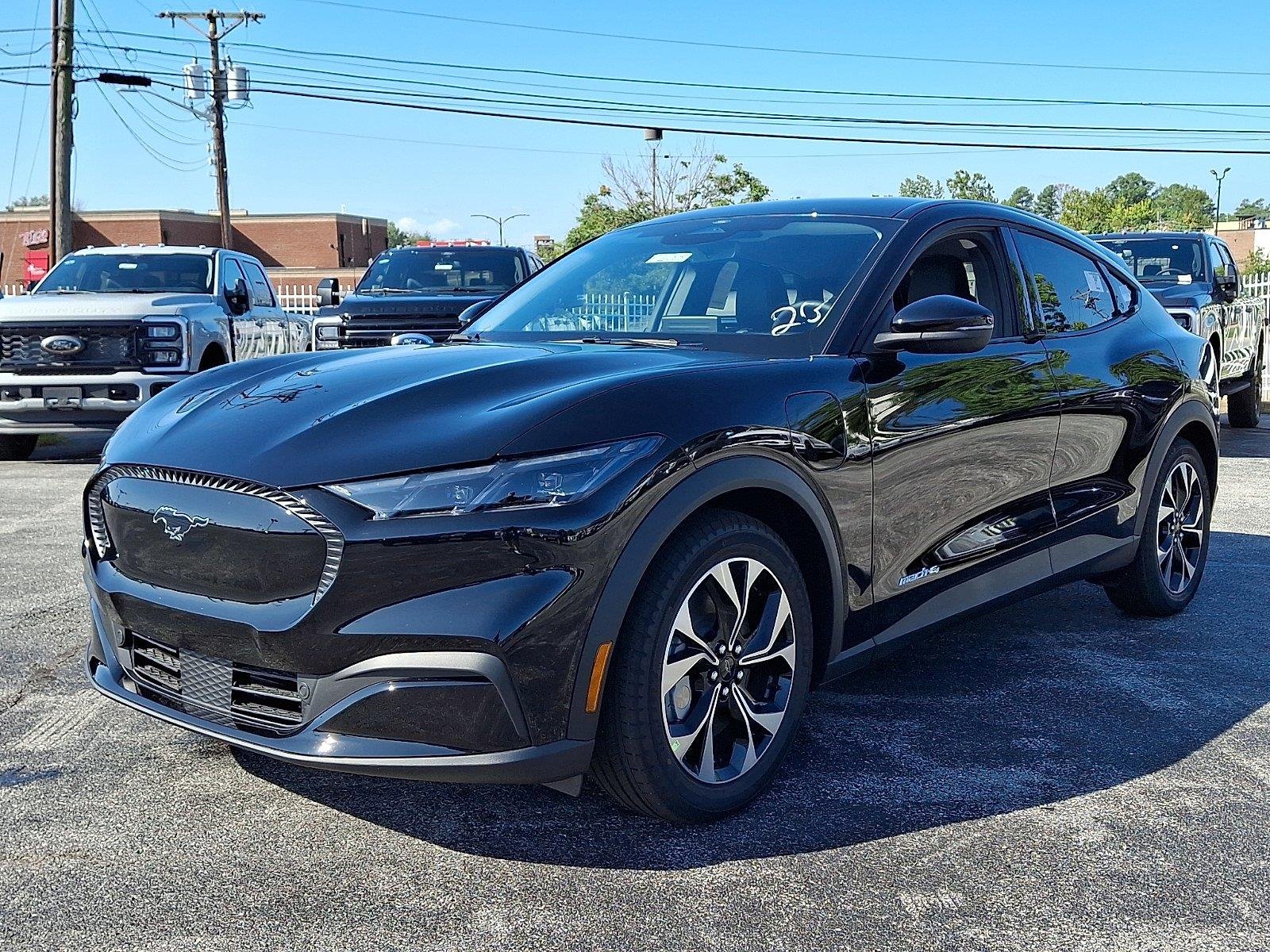 New 2026 Shadow Black Ford Select image 2