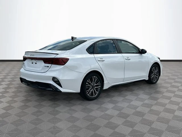 Used 2023 White Kia GT-Line image 5