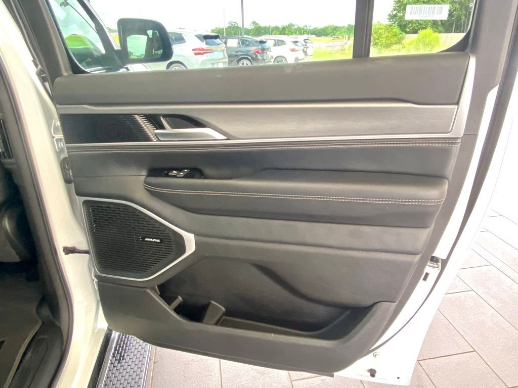 Used 2025 White Jeep Series II image 25