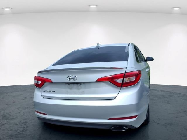 Used 2015 Silver Hyundai SE image 16