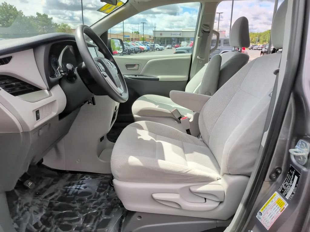 Used 2020 Gray Toyota L image 11