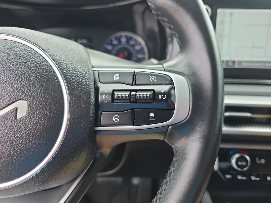 Used 2023 Glacial White Pearl Kia GT-Line image 27