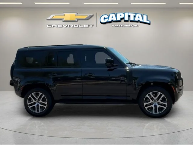 Used 2022  Land Rover SE image 6