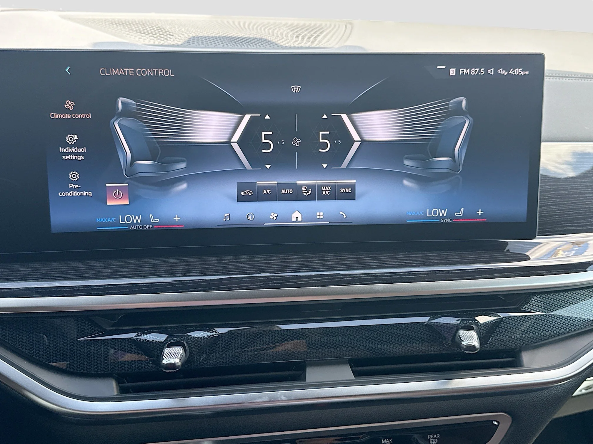 New 2026 Dravit Grey Metallic BMW xDrive50e image 35