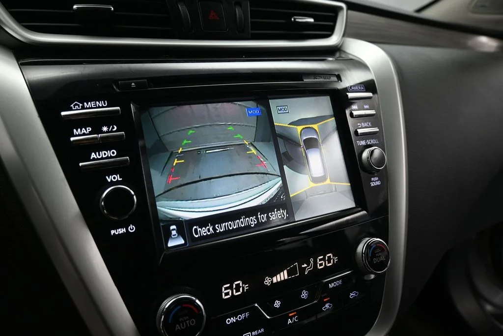 Used 2016 Silver Nissan SL image 14