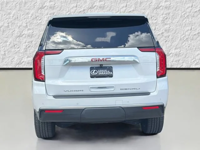 Used 2022 White Frost Tricoat GMC Denali image 4