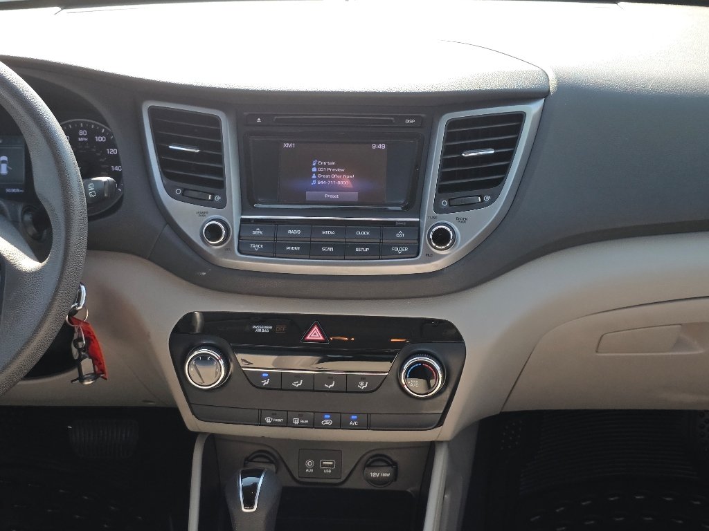 Used 2016 Dazzling White Hyundai SE image 3