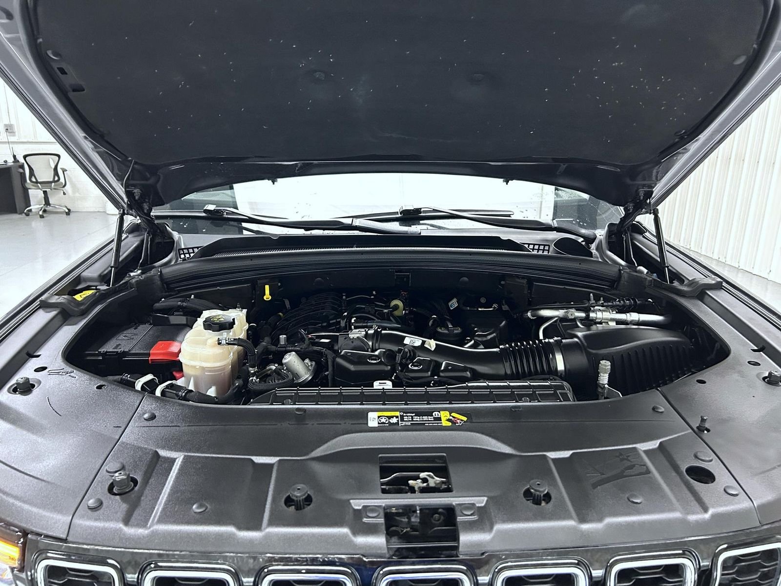 Used 2022 Gray Jeep Limited image 24