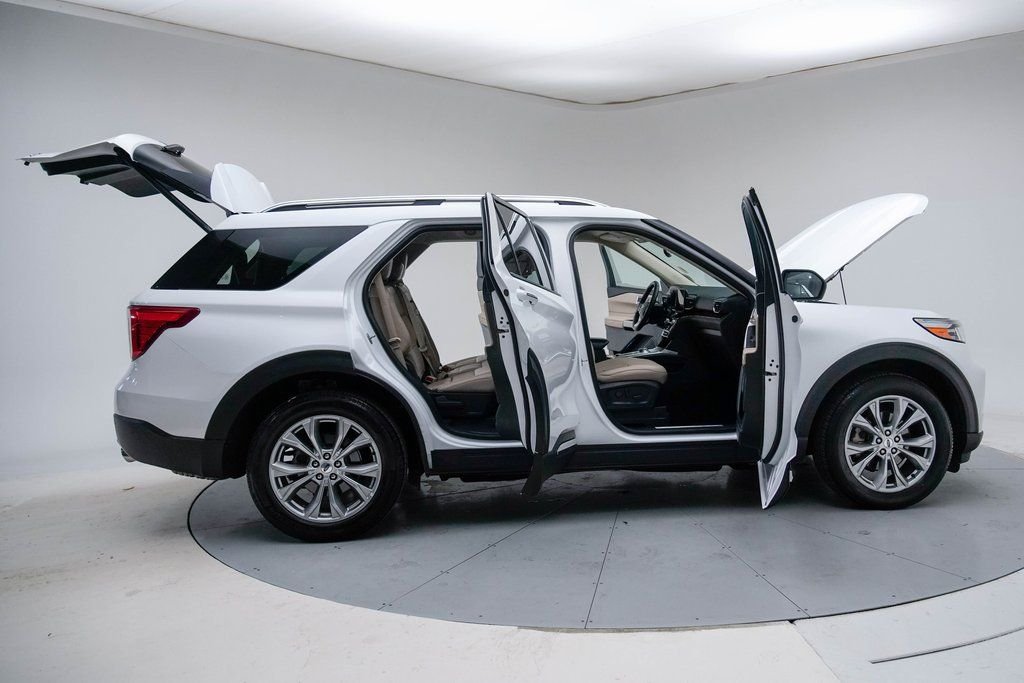Used 2023 White Ford Limited image 14