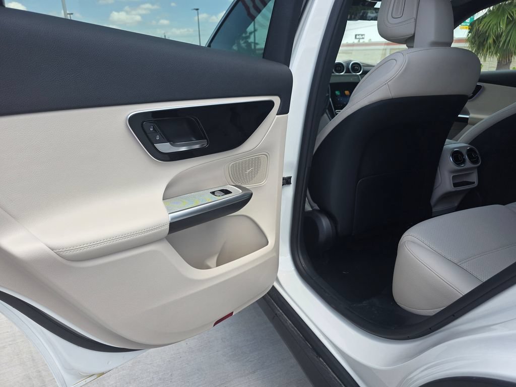 New 2026 Polar White Mercedes-Benz GLC 300 image 41