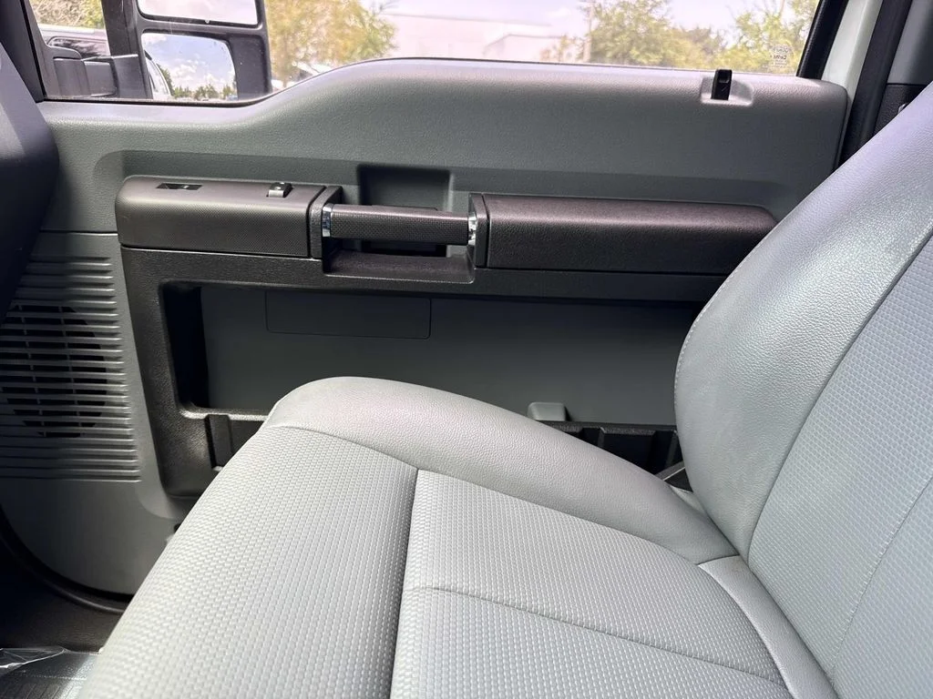 Used 2016 White Ford XL image 30