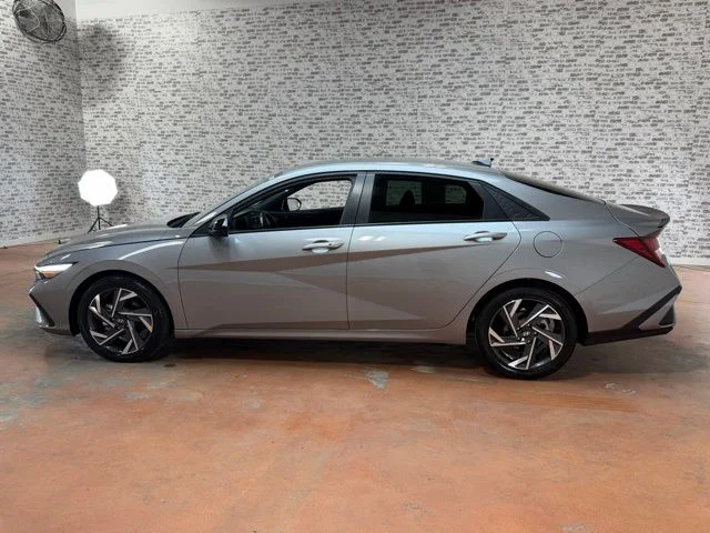 Used 2025 Fluid Metal Hyundai SEL Sport image 4