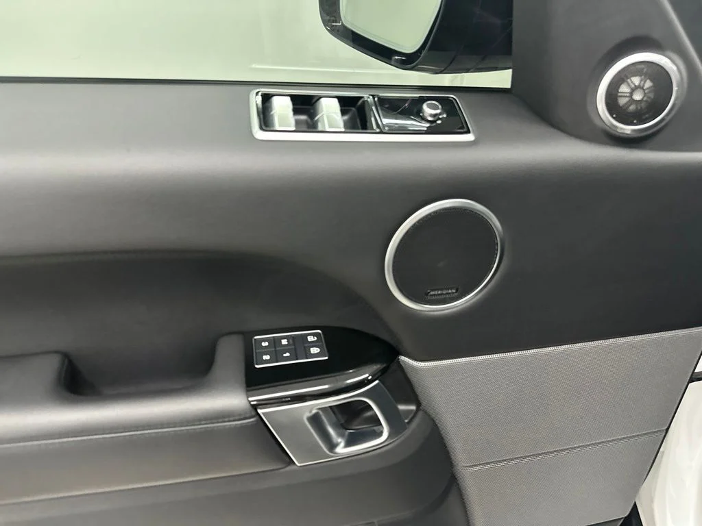Used 2022 White Land Rover HSE Silver Edition image 14