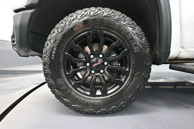 Certified Used 2023 White GMC AT4X image 20