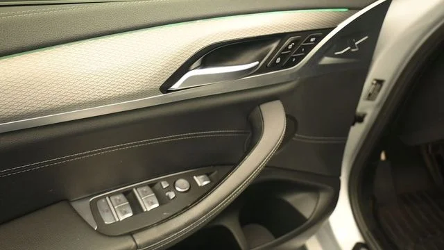 Used 2021 Silver BMW xDrive30i image 13