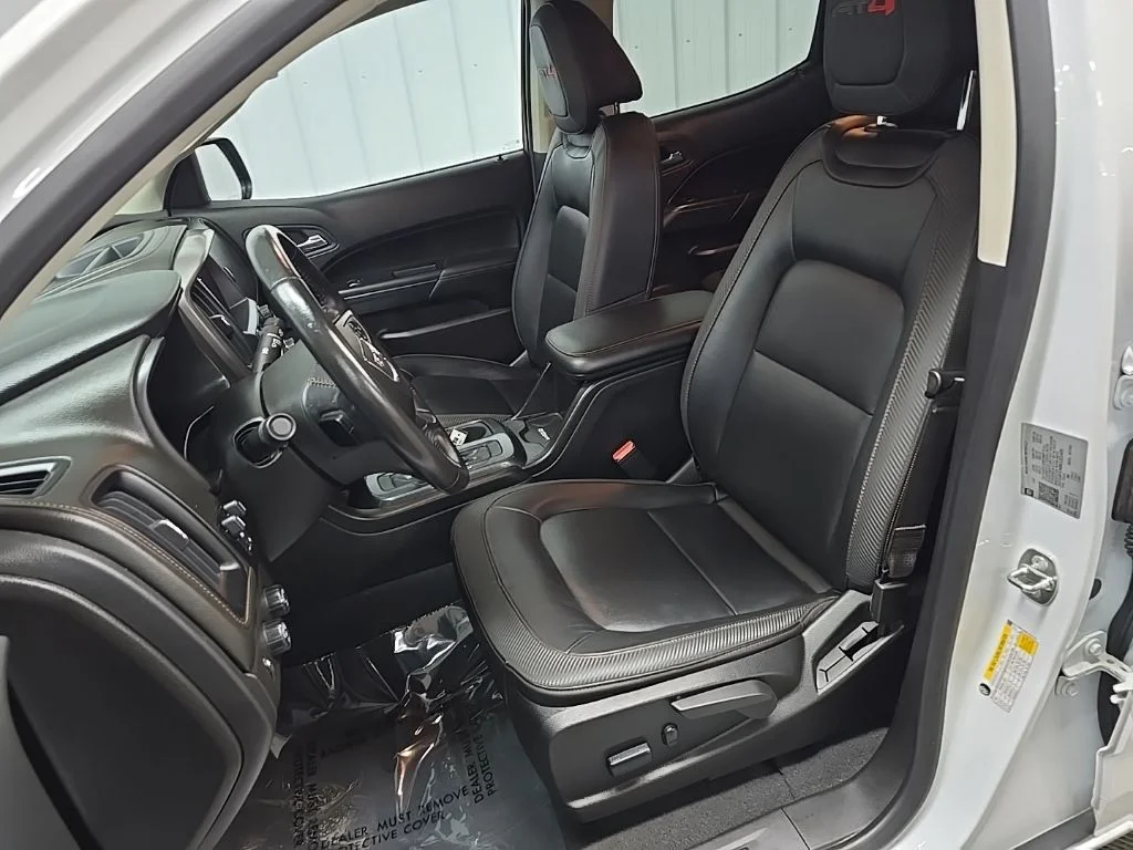 Used 2022 White GMC AT4 w/Leather image 29