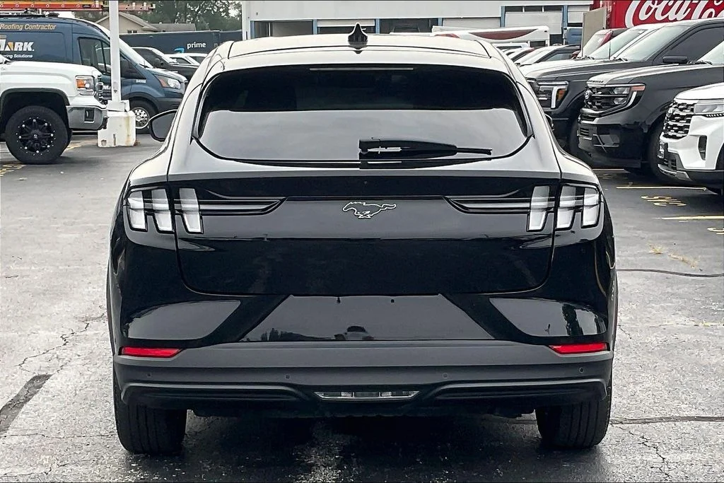 Used 2023 Black Ford Select image 3
