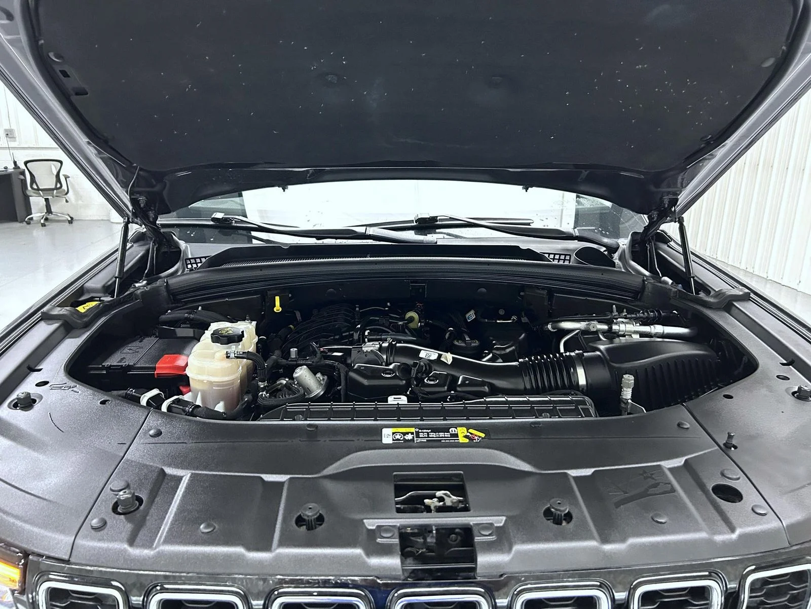 Used 2022 Gray Jeep Limited image 24