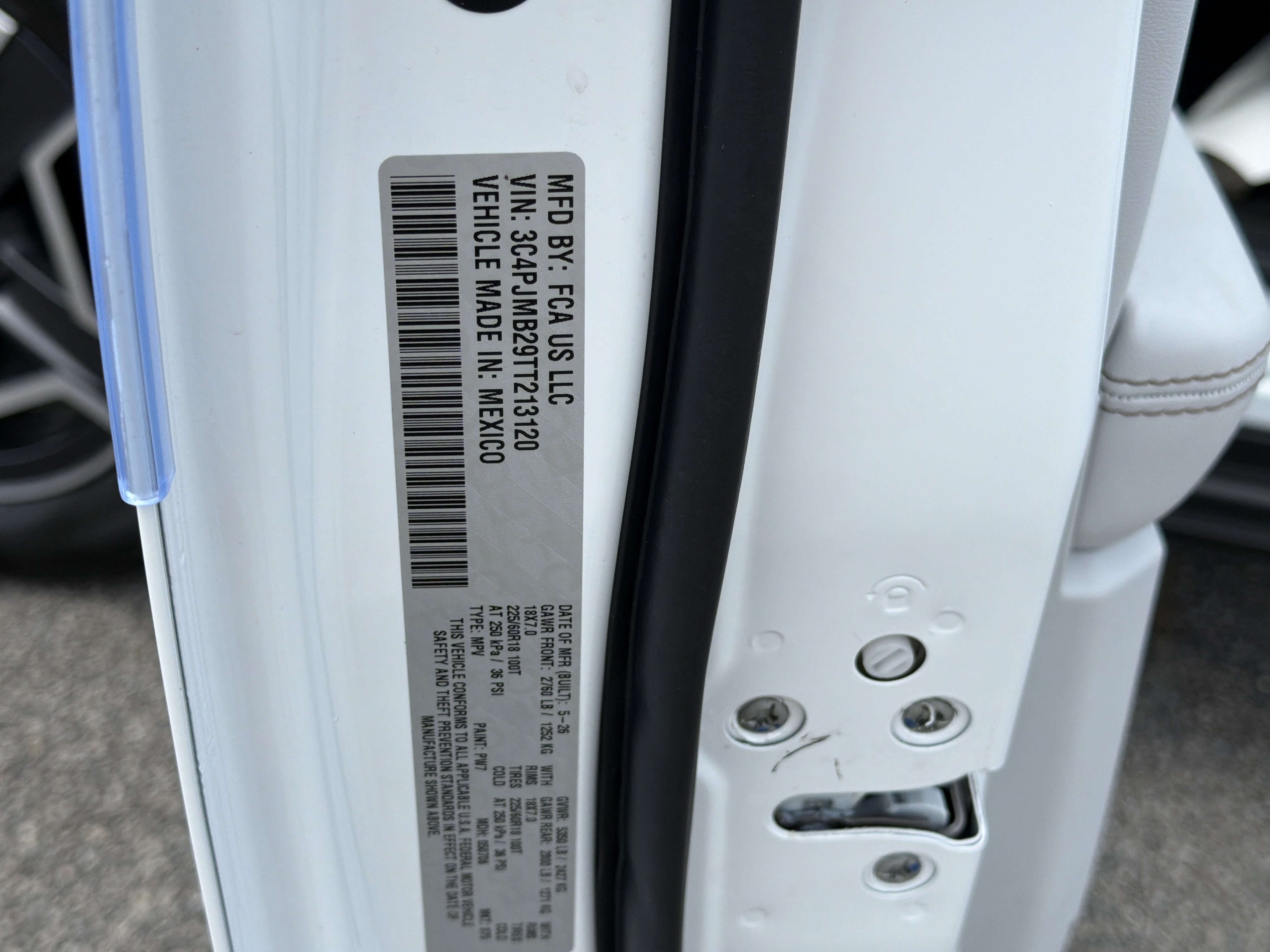 New 2026 Bright White Clear-Coat Exterior Paint Jeep Limited image 36