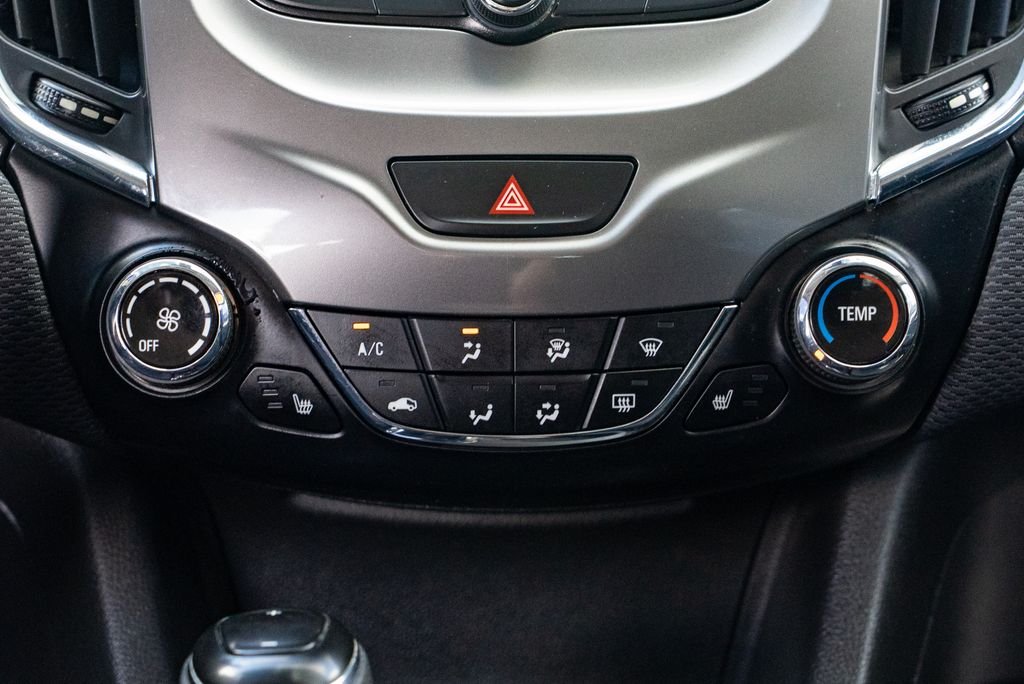 Used 2018 Summit White Chevrolet LT image 12