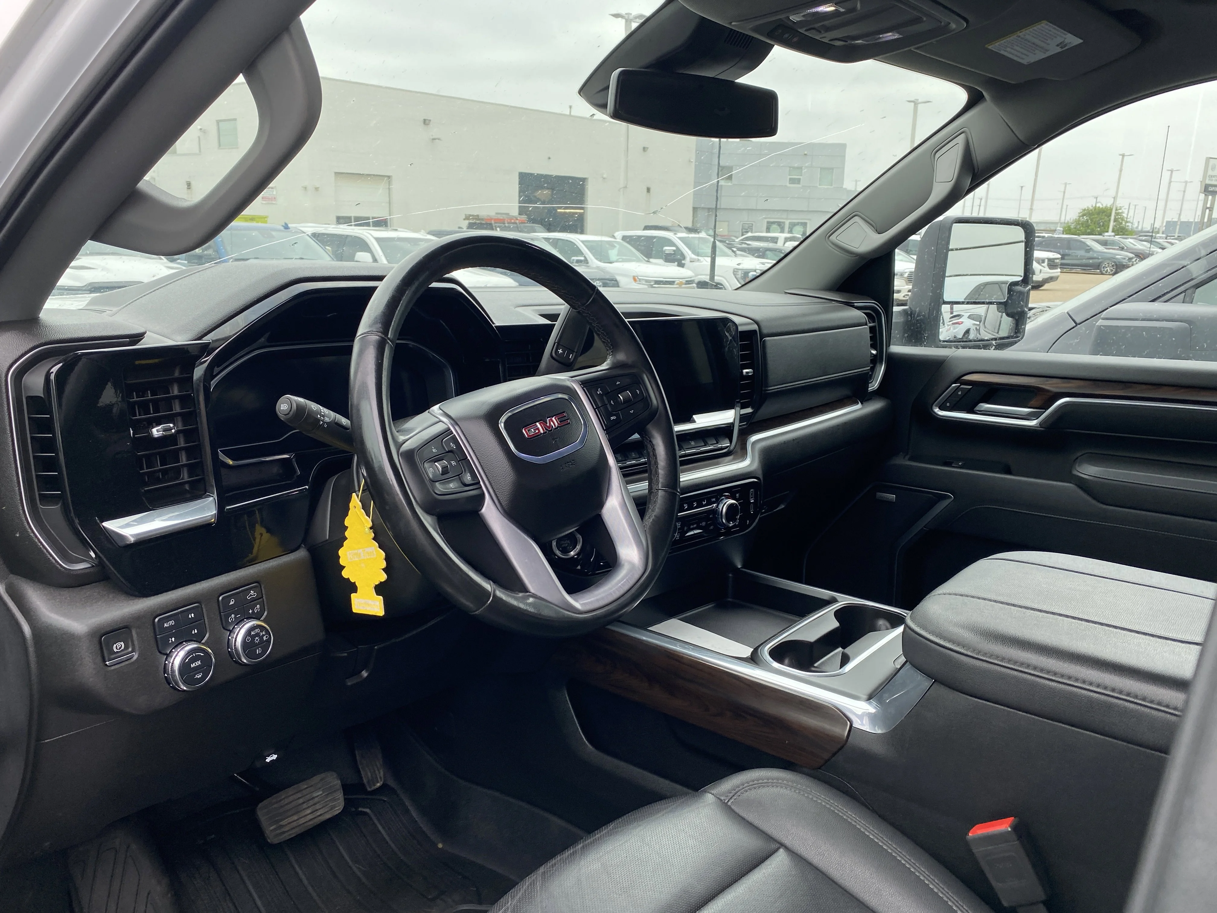 Certified Used 2025 White GMC Crew Cab SLT image 3