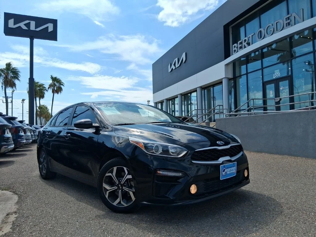 Used 2021 Black Kia LXS image 1