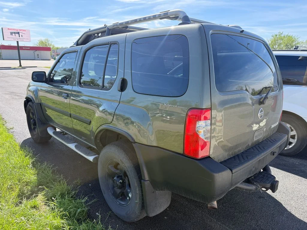 Used 2004 Green Nissan XE image 4