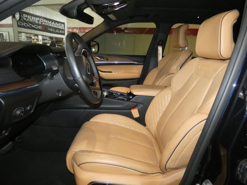 Used 2024 MIDNIGHT SKY Jeep Summit 4x4 image 10