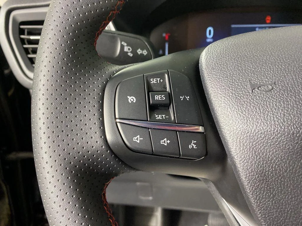 Used 2025 Agate Black Metallic Ford ST-Line image 17
