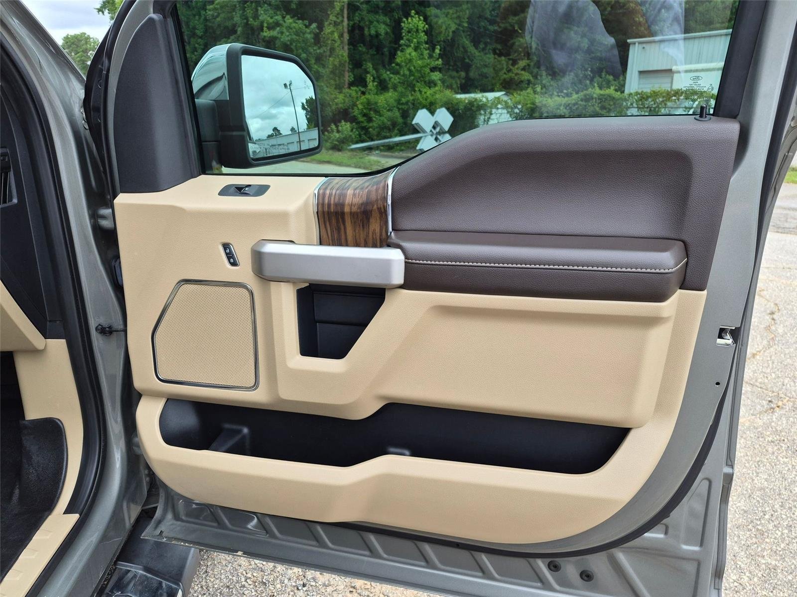Used 2019 Ingot Silver Metallic Ford LARIAT image 31