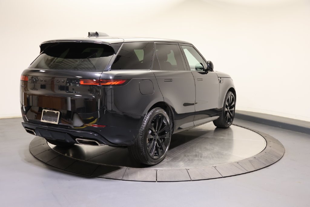 Certified Used 2026 Santorini Black Metallic Land Rover Dynamic SE image 5