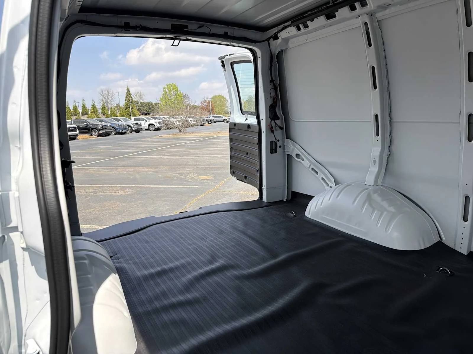 2025 GMC Savana Cargo Work Van - Photo 15