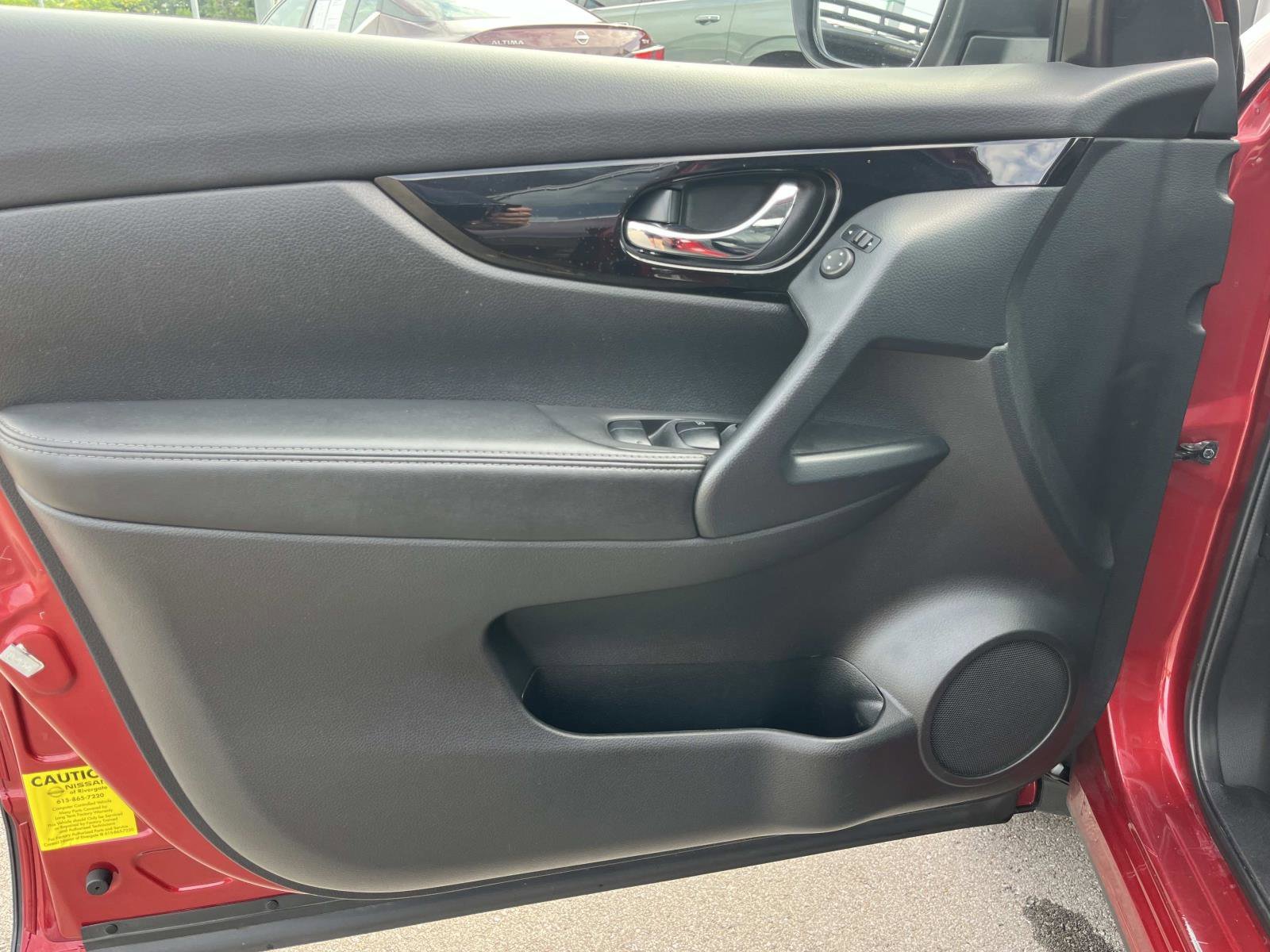 Used 2021 Scarlet Ember Tintcoat Nissan SL image 24