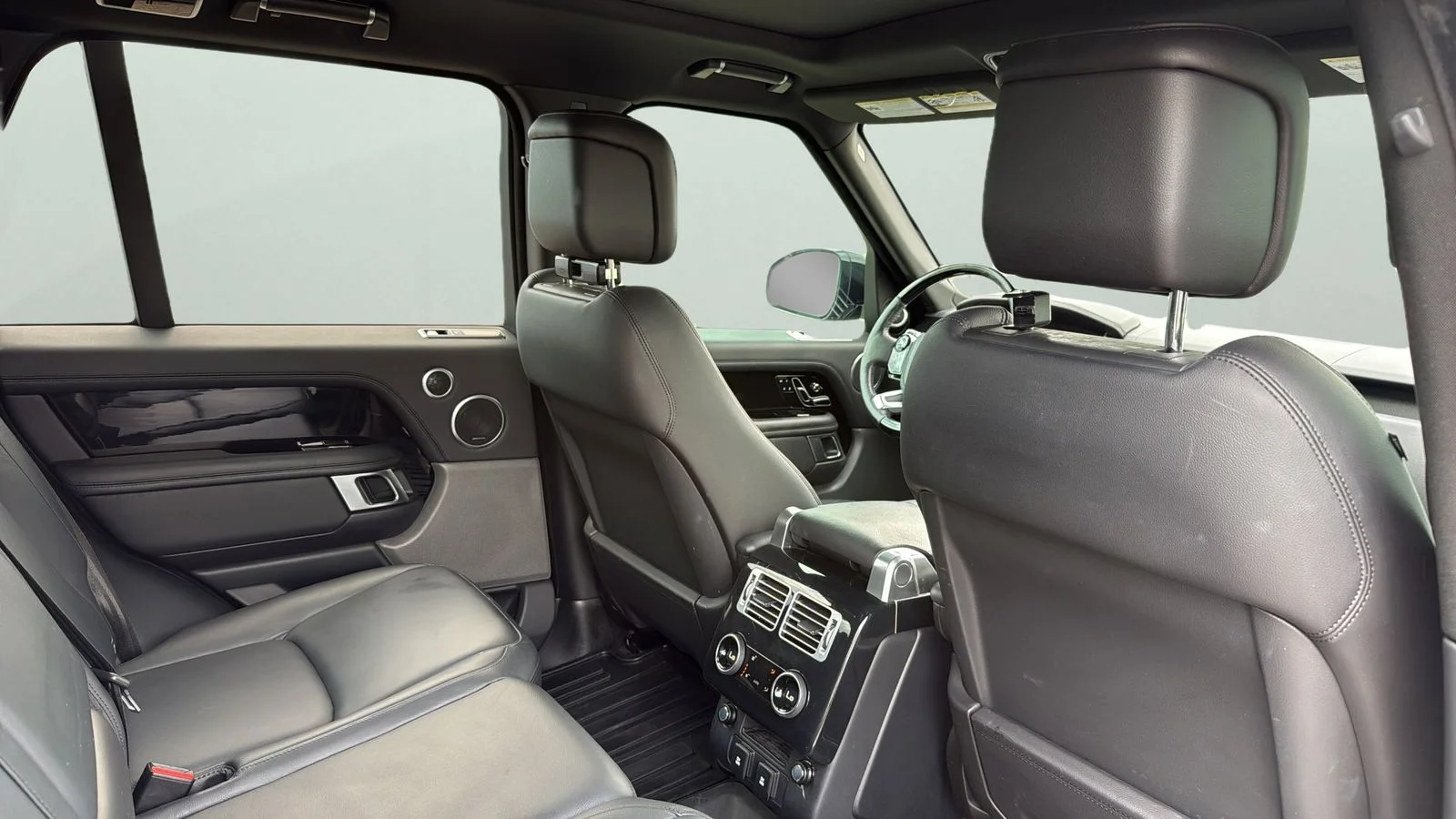 Used 2019  Land Rover 3.0L V6 Supercharged image 25