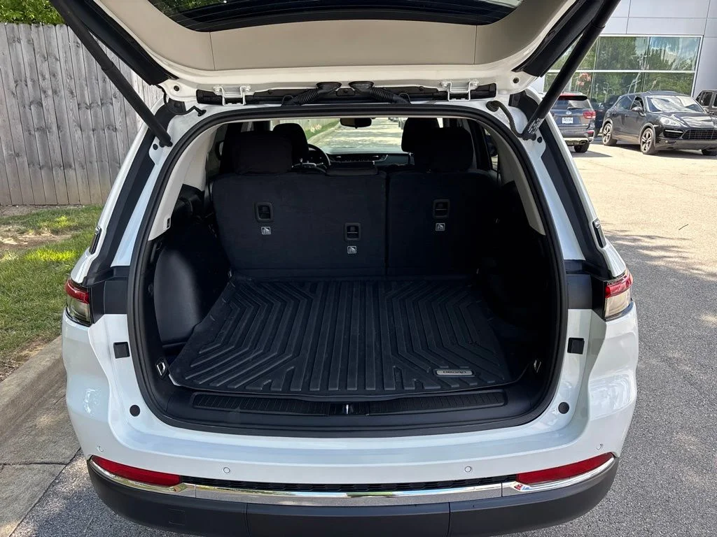 Used 2023 Bright White Clearcoat Jeep Laredo image 36