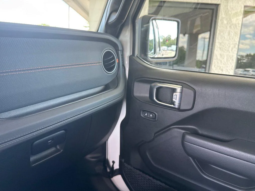 Used 2026 Bright White Clearcoat Jeep Mojave 4x4 image 26