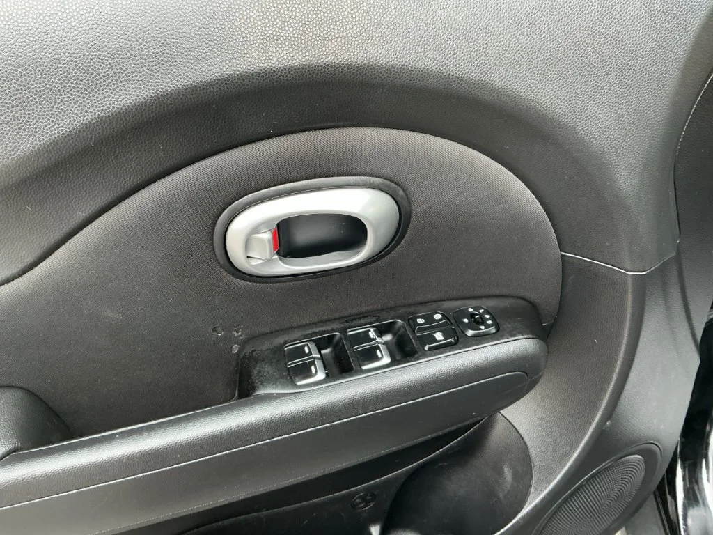 Used 2019 Black Kia Base image 10