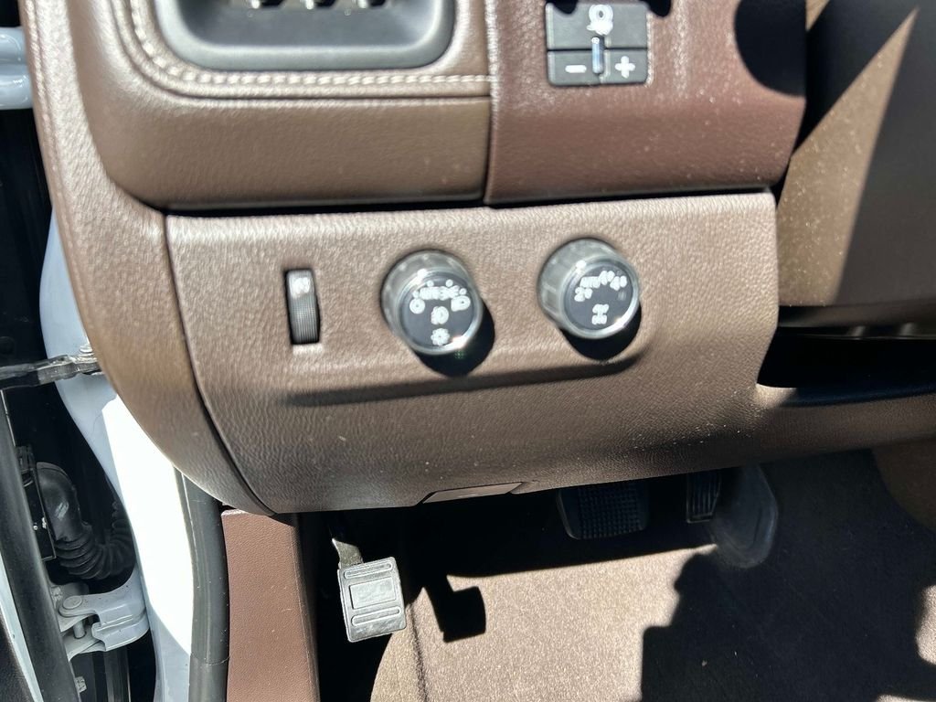 Used 2022 White GMC Denali image 18