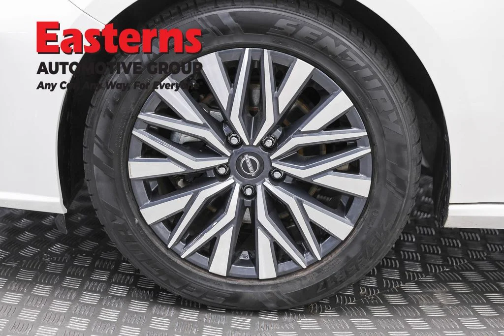Used 2025 White Nissan 2.5 SV image 29