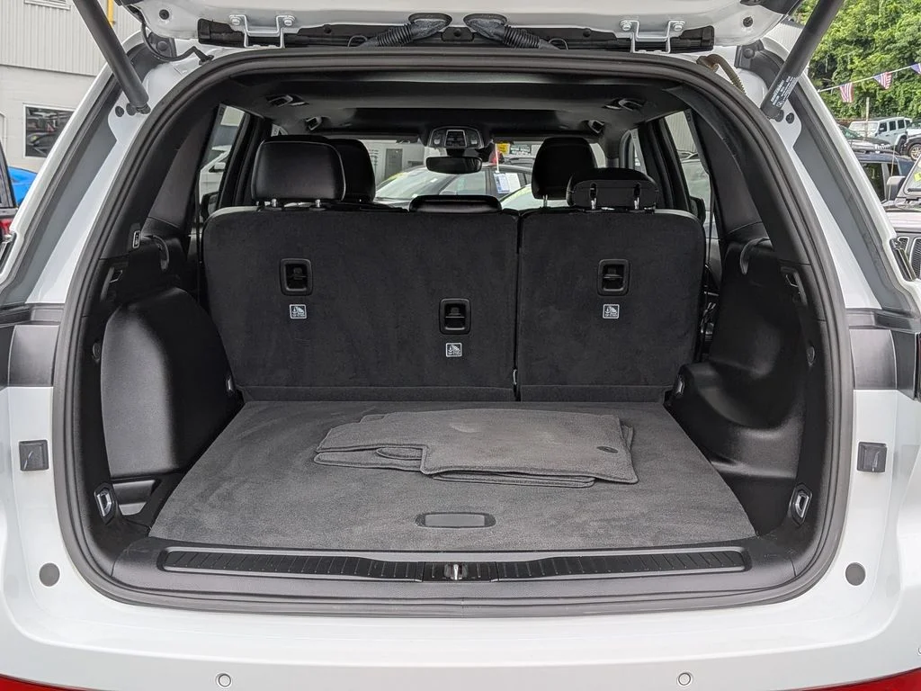 Used 2023 White Jeep Altitude X image 8