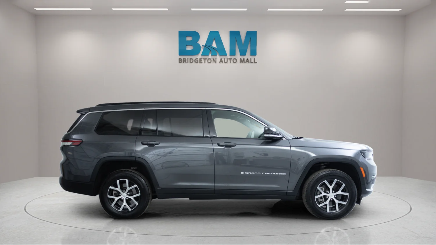 Used 2024 Gray Jeep Limited 4x4 image 8