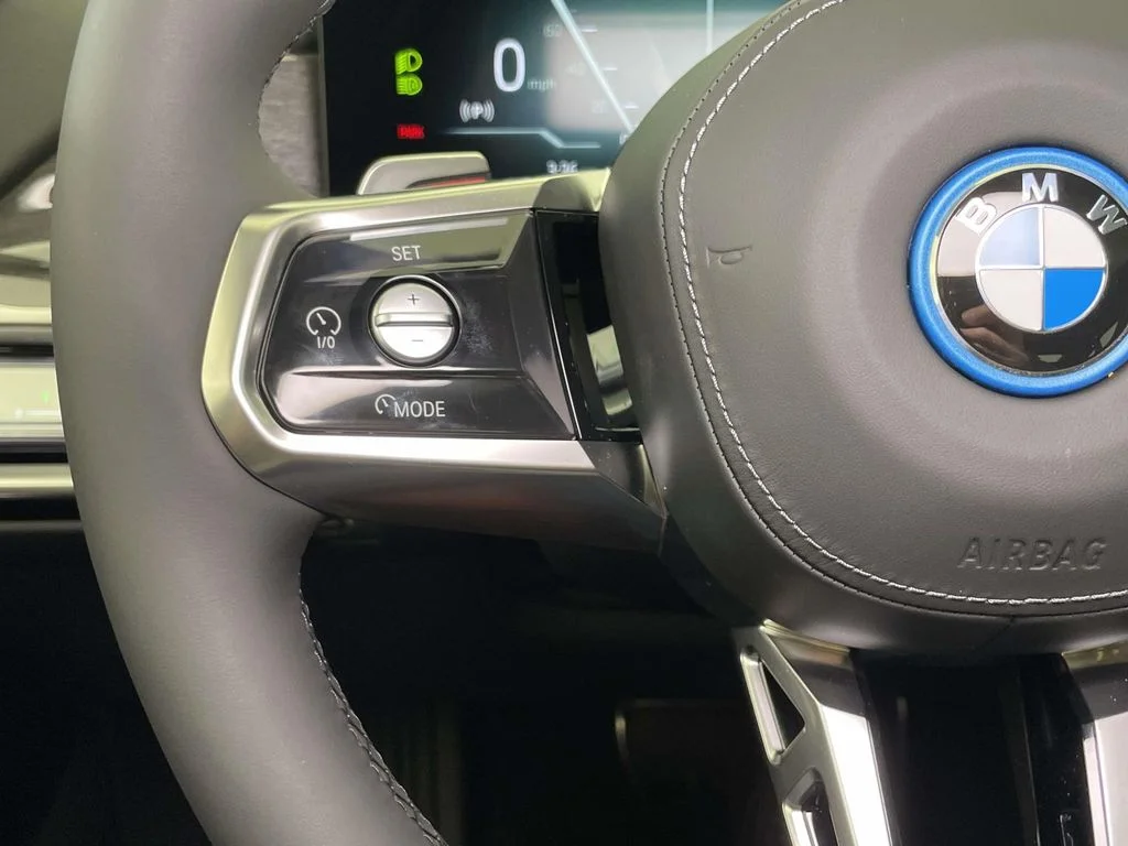 Used 2026 Black BMW xDrive60 image 33