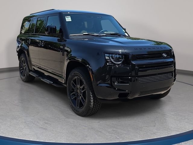 New 2026 Santorini Black Land Rover X-Dynamic SE image 3