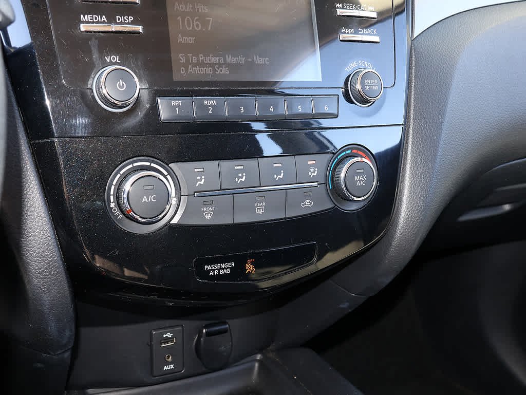 Used 2015 Brilliant Silver Nissan S image 17