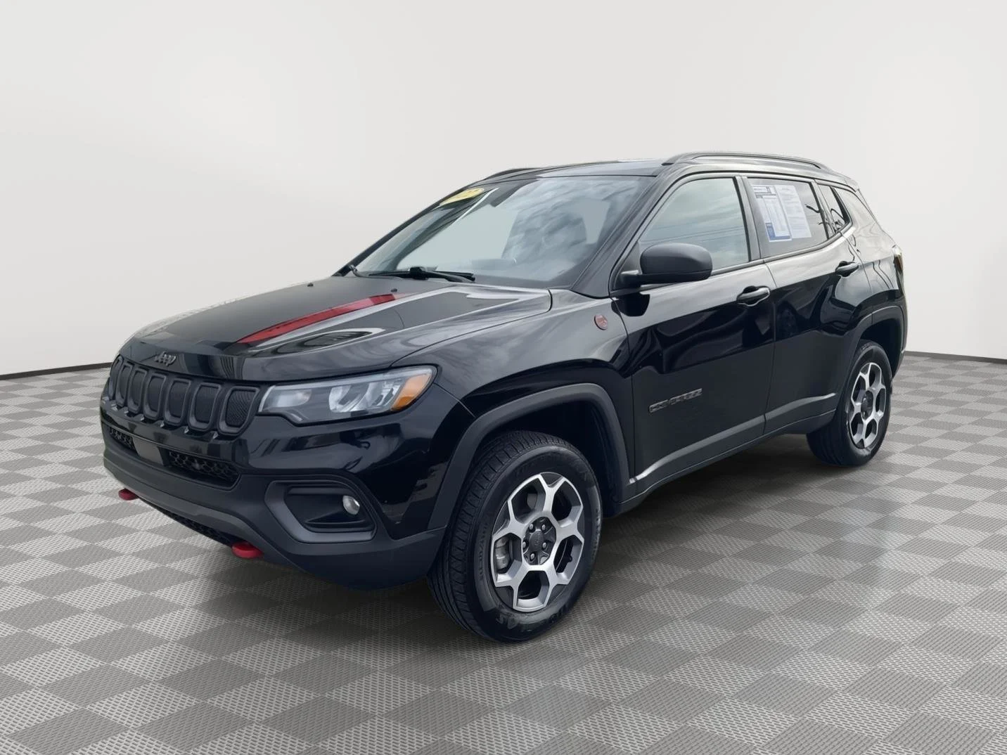 Used 2022 Diamond Black Crystal Pearlcoat Jeep Trailhawk image 4