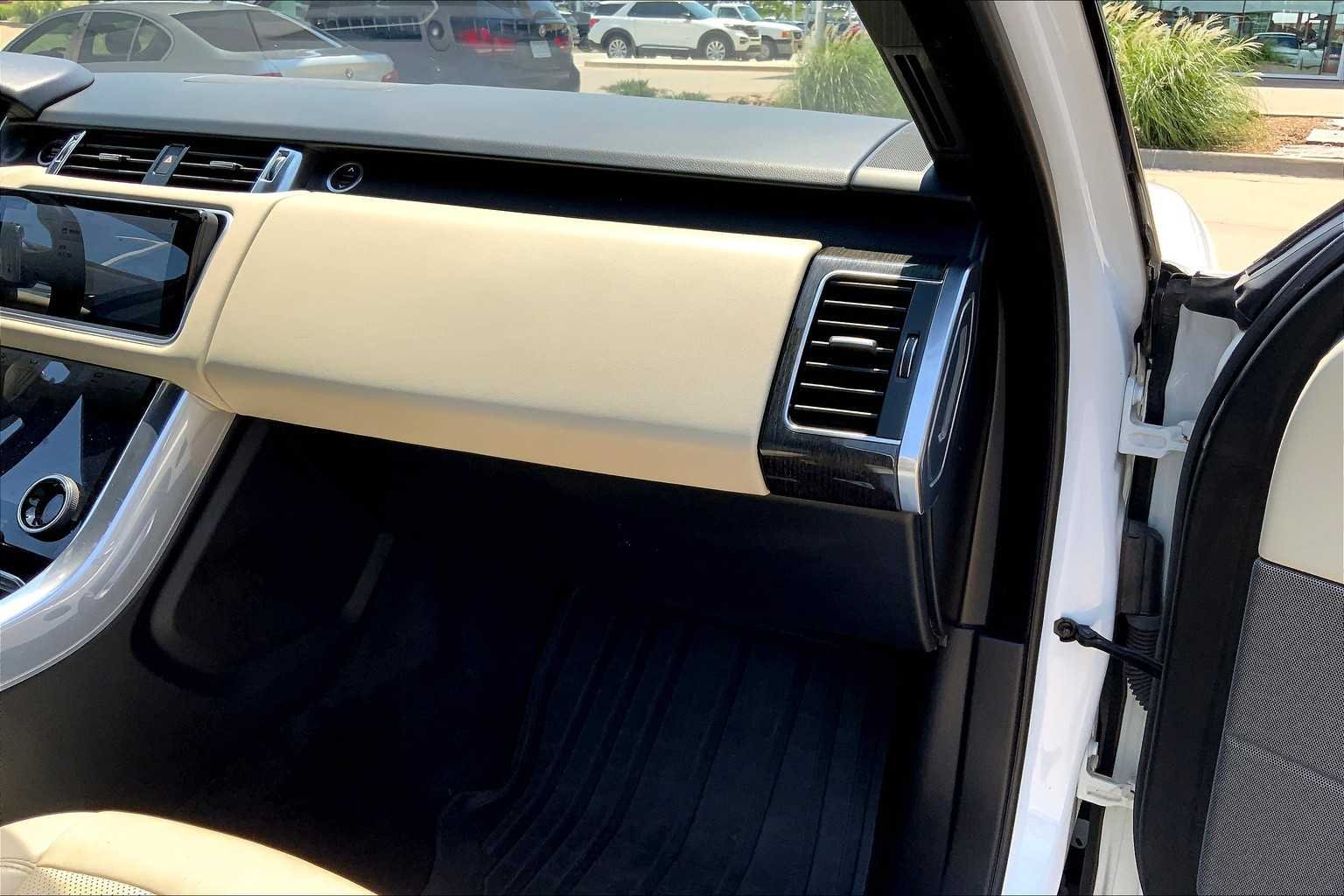Used 2021 Fuji White Land Rover HSE Silver Edition image 33