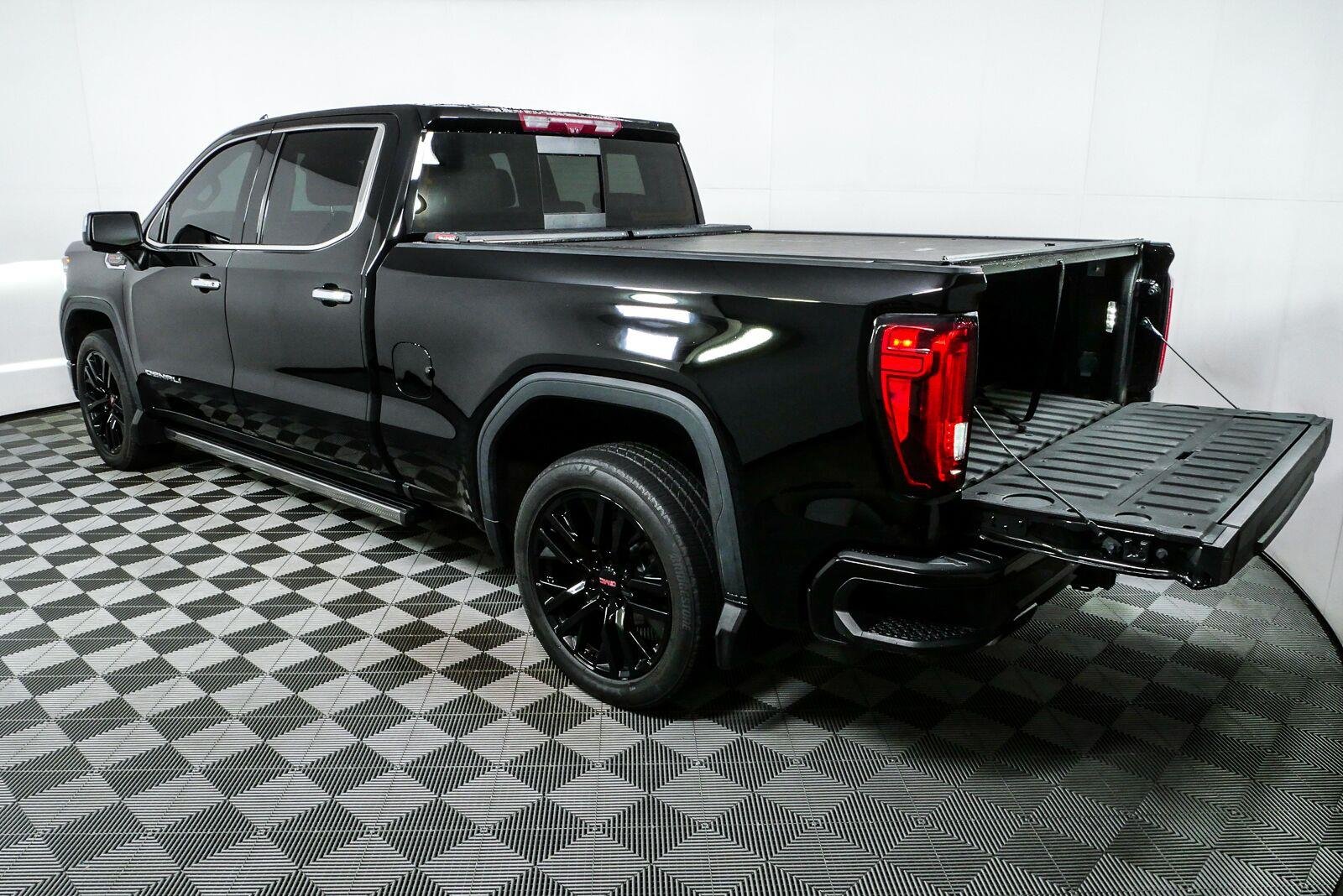 Used 2023 Onyx Black GMC Denali image 32