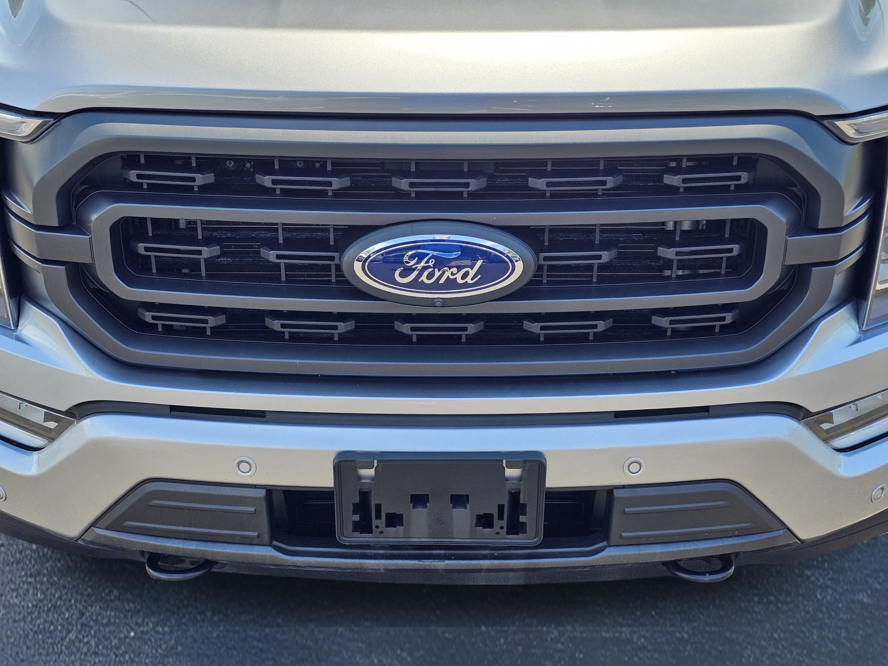 Used 2023 Iconic Silver Metallic Ford XLT image 4
